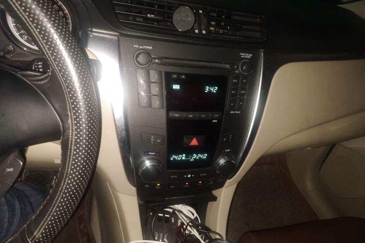 Used Suzuki Kizashi 2011 2.4L Two-Wheel Drive Manual Standard Edition Audio And AC Panel