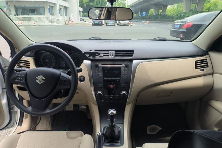 Used Suzuki Kizashi 2011 2.4L Two-Wheel Drive Manual Standard Edition Center Console