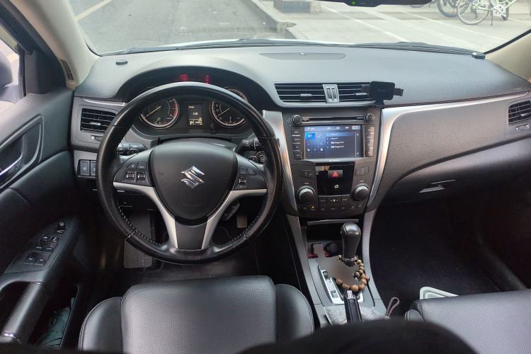 Used Suzuki Kizashi 2011 2.4L Two-Wheel Drive Luxury Navigation Edition Center Console