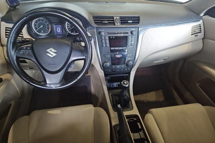Used Suzuki Kizashi 2011 2.4L Two-Wheel Drive Manual Standard Edition Center Console