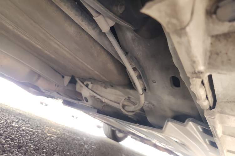 Used Suzuki Kizashi 2011 2.4L Two-Wheel Drive CVT Standard Edition Chassis Rear Right