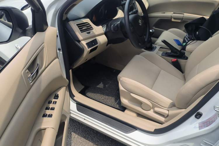 Used Suzuki Kizashi 2011 2.4L Two-Wheel Drive Manual Standard Edition Driver Seat