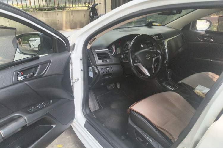 Used Suzuki Kizashi 2011 2.4L Two-Wheel Drive Sport with Navigation Driver Seat