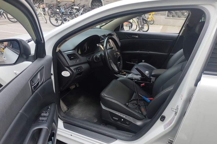 Used Suzuki Kizashi 2011 2.4L Two-Wheel Drive Luxury Navigation Edition Driver Seat
