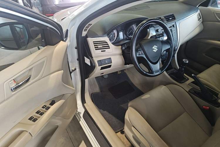 Used Suzuki Kizashi 2011 2.4L Two-Wheel Drive Manual Standard Edition Driver Seat