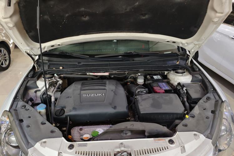 Used Suzuki Kizashi 2011 2.4L Two-Wheel Drive CVT Standard Edition Engine Bay