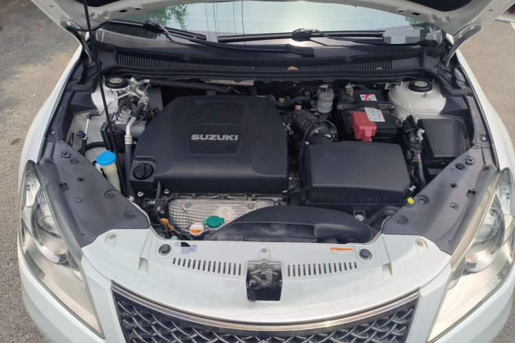 Used Suzuki Kizashi 2011 2.4L Two-Wheel Drive Manual Standard Edition Engine Bay
