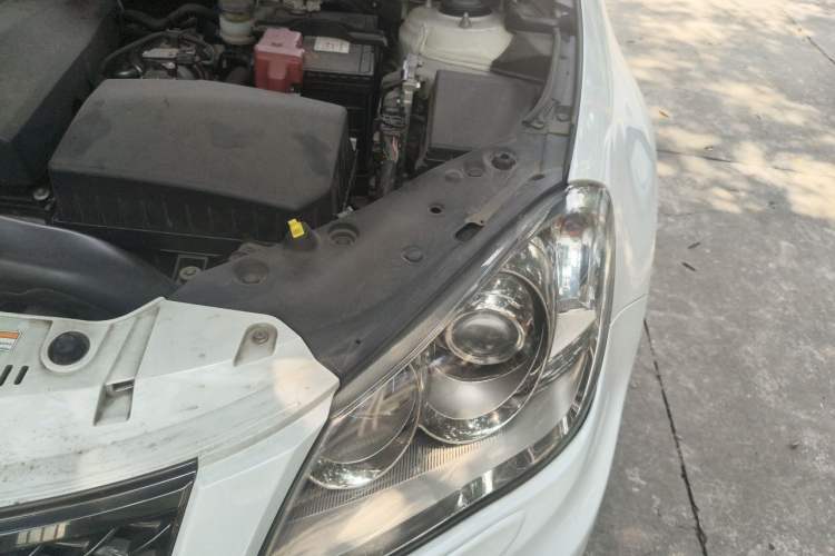 Used Suzuki Kizashi 2011 2.4L Two-Wheel Drive Sport with Navigation Engine Bay Left