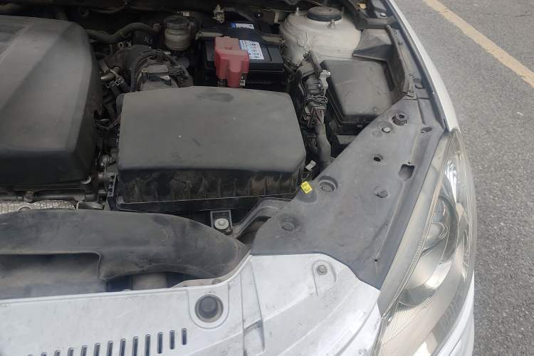 Used Suzuki Kizashi 2011 2.4L Two-Wheel Drive Luxury Navigation Edition Engine Bay Left