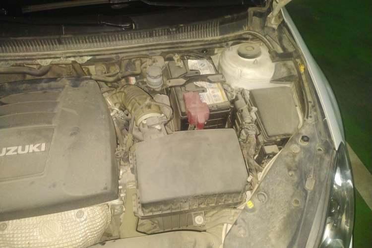 Used Suzuki Kizashi 2011 2.4L Two-Wheel Drive Manual Standard Edition Engine Bay Left
