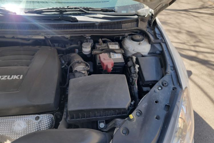 Used Suzuki Kizashi 2011 2.4L Two-Wheel Drive CVT Standard Edition Engine Bay Left