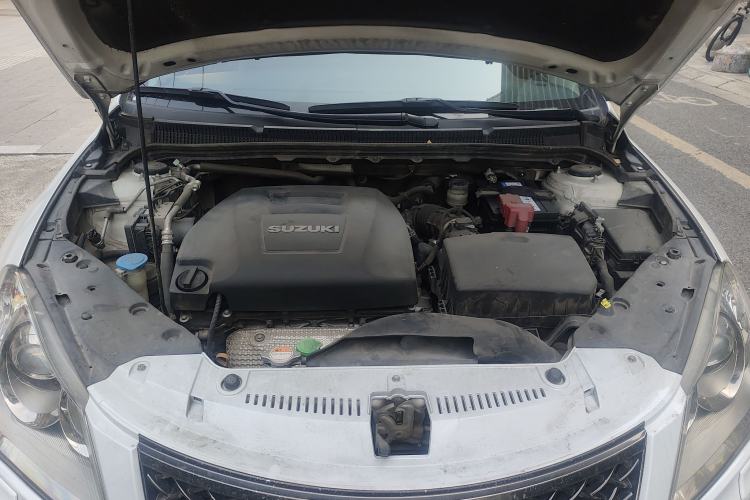Used Suzuki Kizashi 2011 2.4L Two-Wheel Drive Luxury Navigation Edition Engine Bay