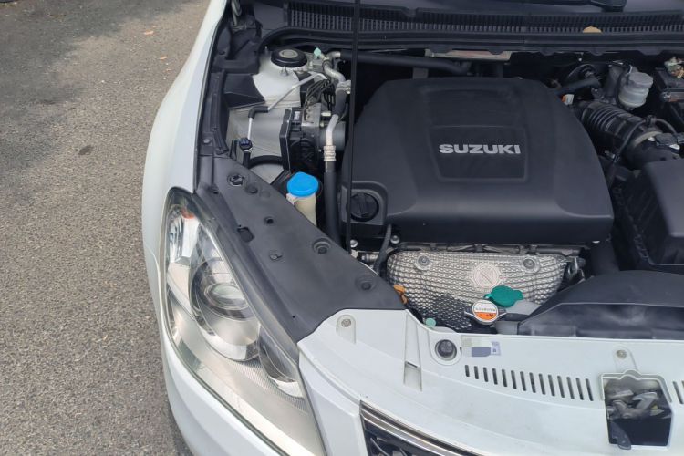 Used Suzuki Kizashi 2011 2.4L Two-Wheel Drive Manual Standard Edition Engine Bay Right