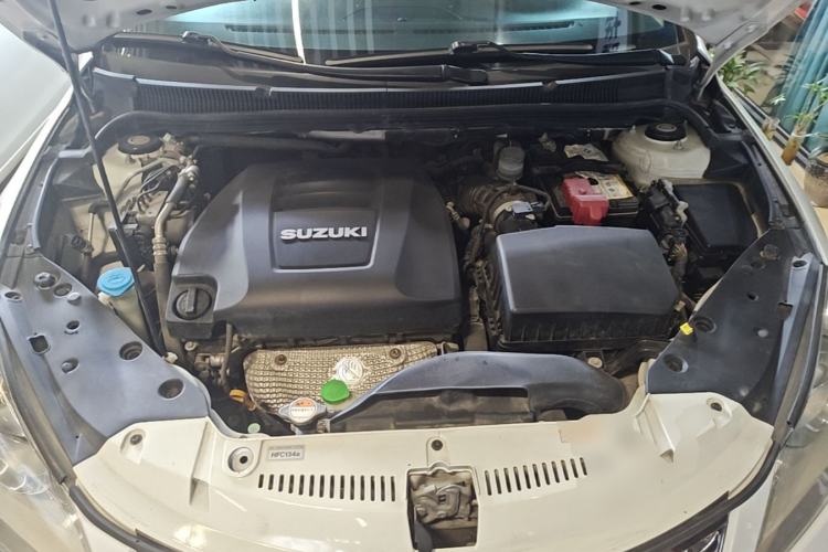 Used Suzuki Kizashi 2011 2.4L Two-Wheel Drive Manual Standard Edition Engine Bay
