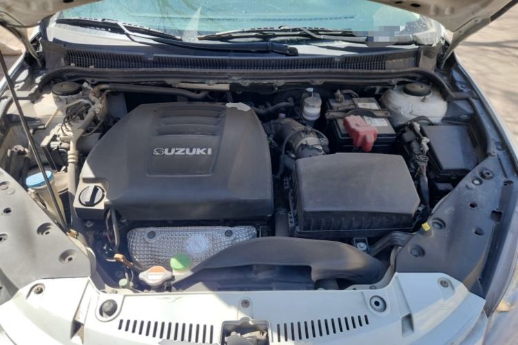Used Suzuki Kizashi 2011 2.4L Two-Wheel Drive CVT Standard Edition Engine Bay