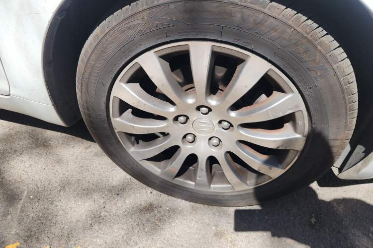 Used Suzuki Kizashi 2011 2.4L Two-Wheel Drive CVT Standard Edition Exterior 1