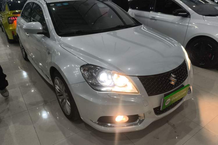 Used Suzuki Kizashi 2011 2.4L Two-Wheel Drive CVT Standard Edition Exterior 2