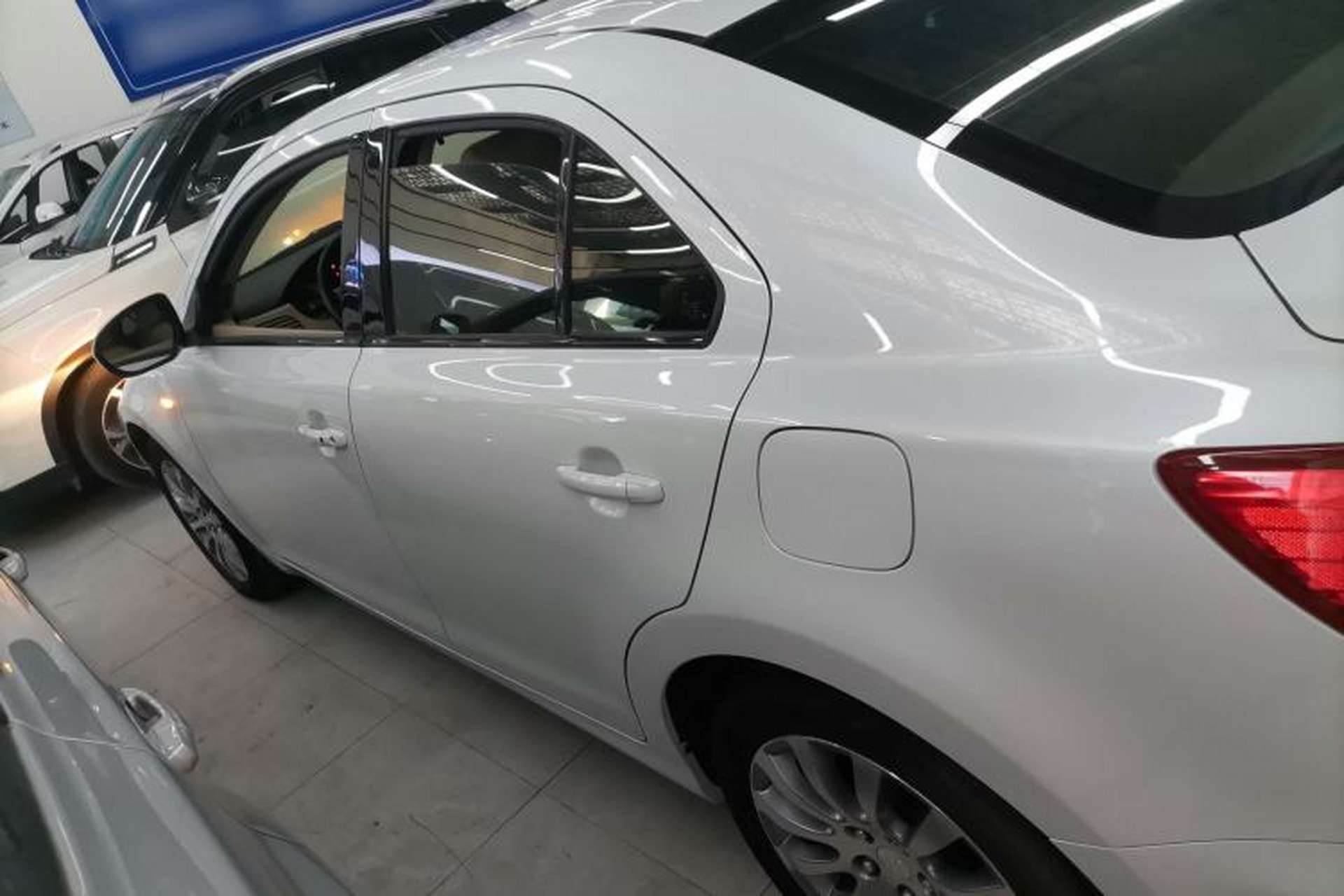 Used Suzuki Kizashi 2011 2.4L Two-Wheel Drive CVT Standard Edition Exterior 3