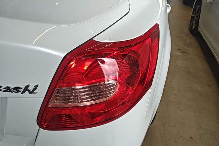 Used Suzuki Kizashi 2011 2.4L Two-Wheel Drive Manual Standard Edition Exterior 3