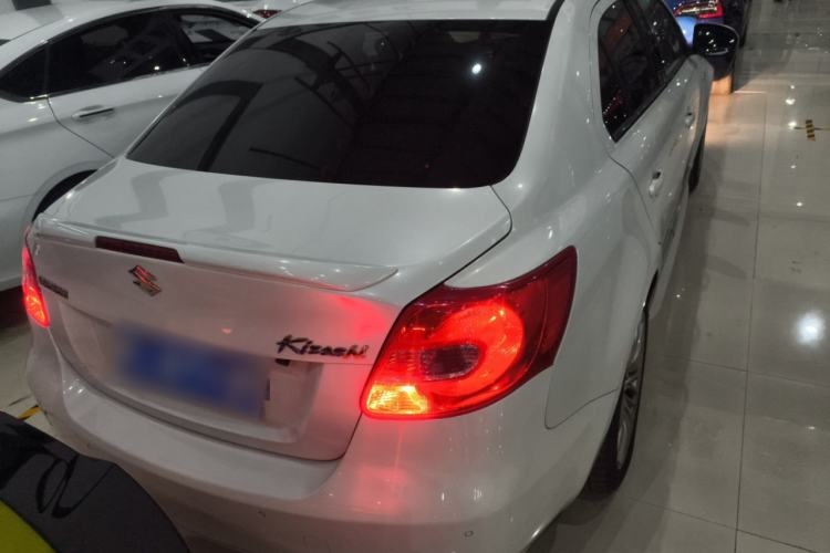 Used Suzuki Kizashi 2011 2.4L Two-Wheel Drive CVT Standard Edition Exterior 4
