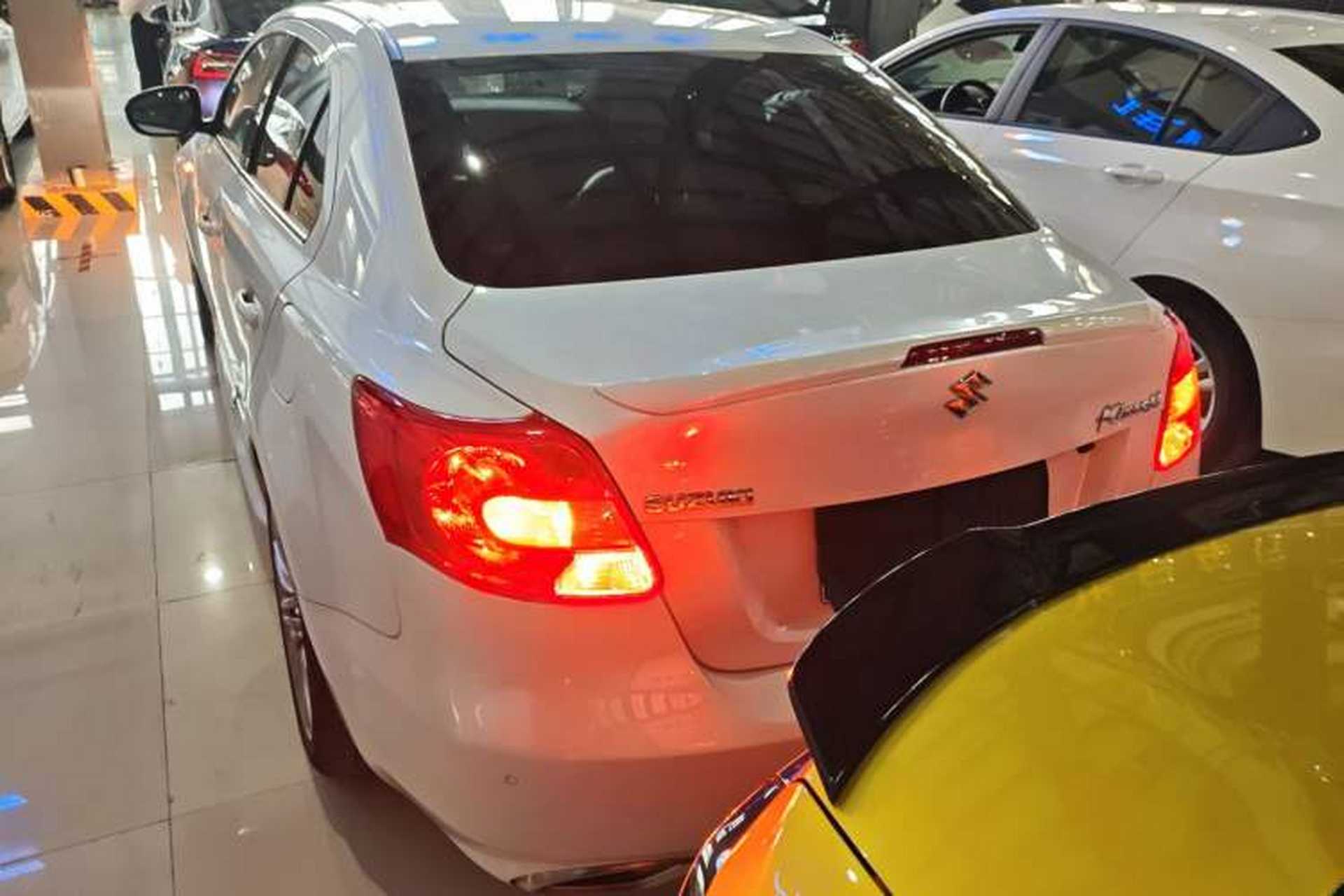 Used Suzuki Kizashi 2011 2.4L Two-Wheel Drive Luxury Navigation Edition Exterior 4