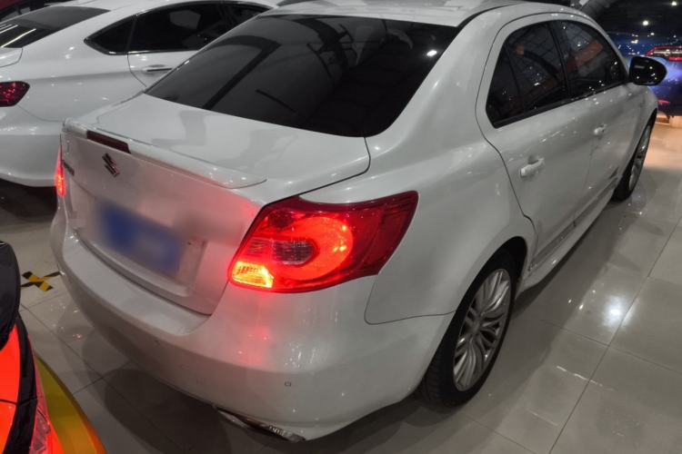 Used Suzuki Kizashi 2011 2.4L Two-Wheel Drive CVT Standard Edition Exterior 5
