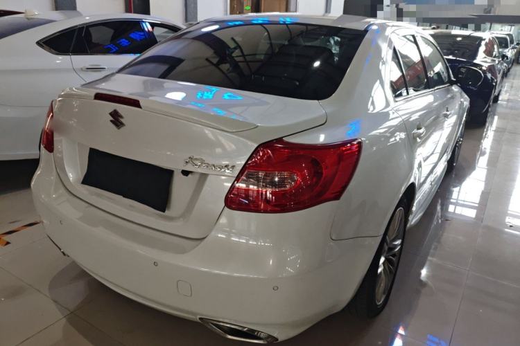 Used Suzuki Kizashi 2011 2.4L Two-Wheel Drive Luxury Navigation Edition Exterior 5
