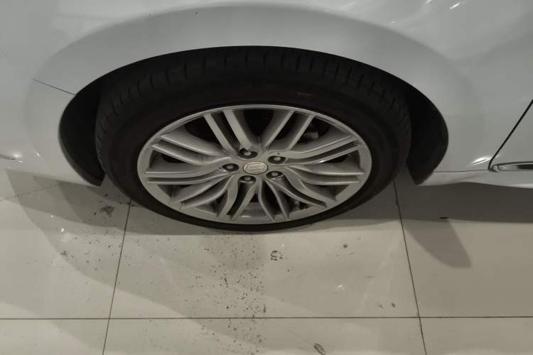 Used Suzuki Kizashi 2011 2.4L Two-Wheel Drive CVT Standard Edition Exterior 7