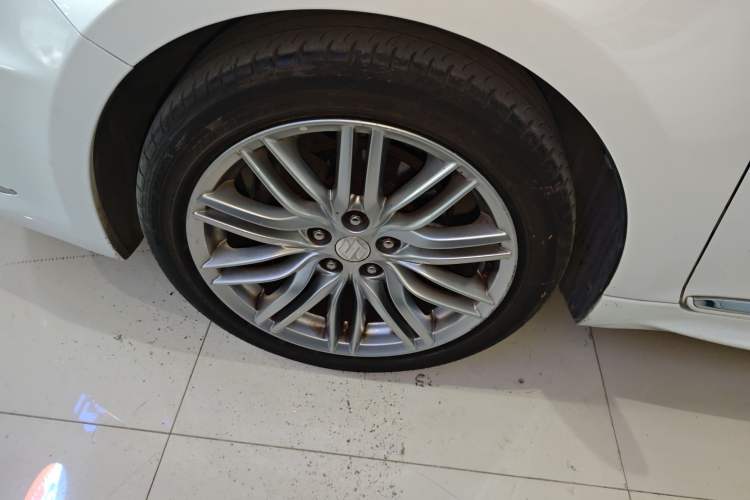 Used Suzuki Kizashi 2011 2.4L Two-Wheel Drive CVT Standard Edition Exterior 7