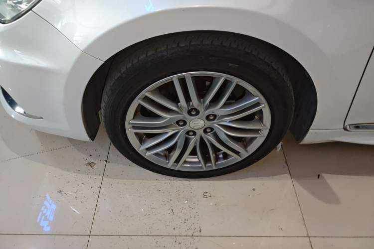 Used Suzuki Kizashi 2011 2.4L Two-Wheel Drive Luxury Navigation Edition Exterior 7