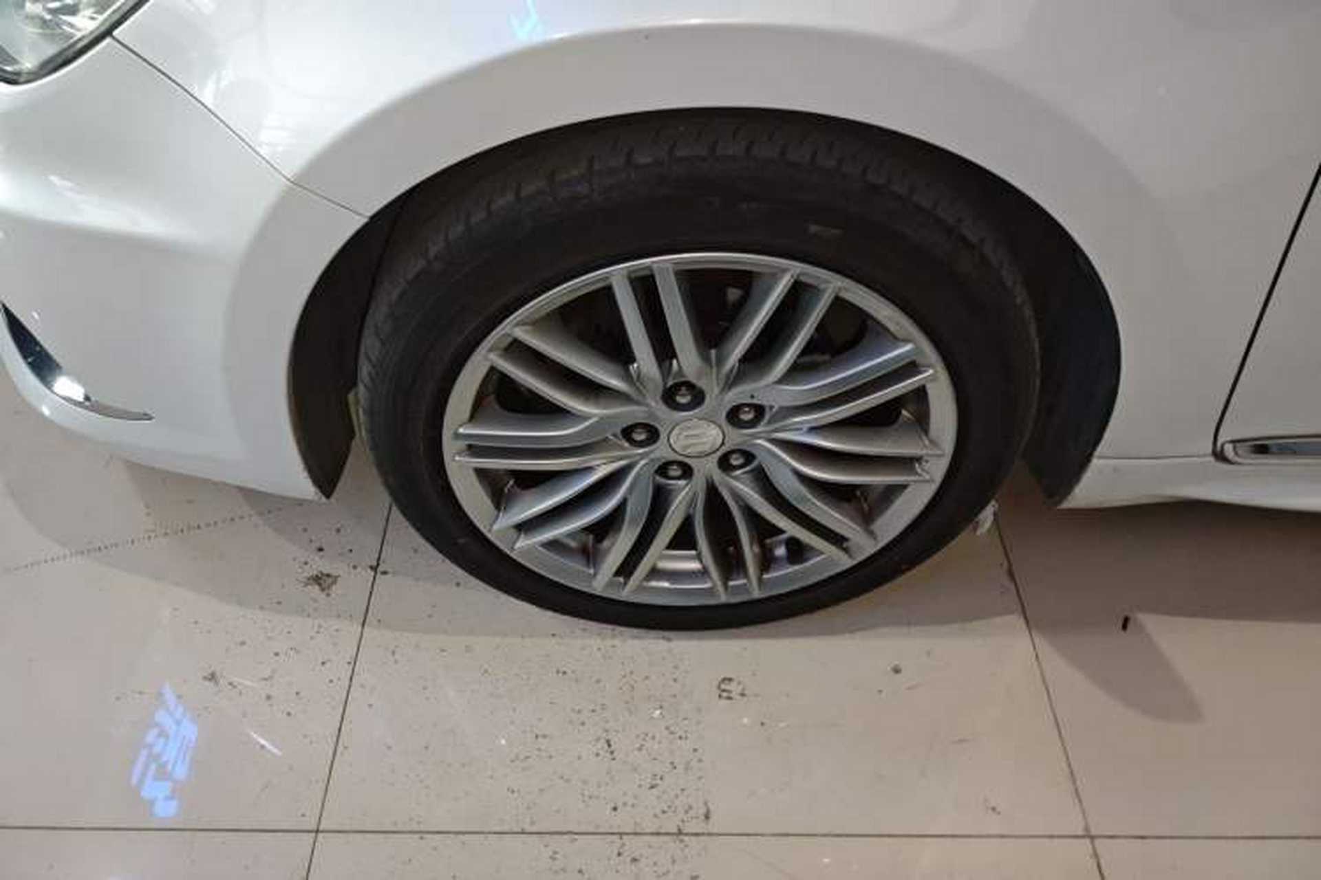 Used Suzuki Kizashi 2011 2.4L Two-Wheel Drive Luxury Navigation Edition Exterior 7