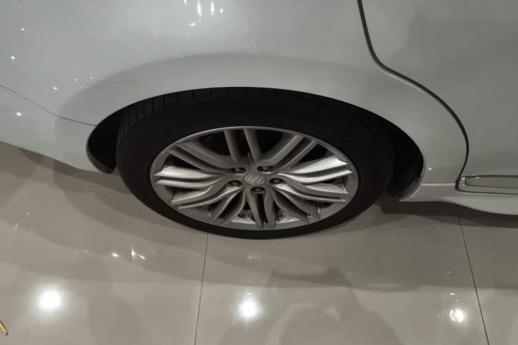 Used Suzuki Kizashi 2011 2.4L Two-Wheel Drive CVT Standard Edition Exterior 8