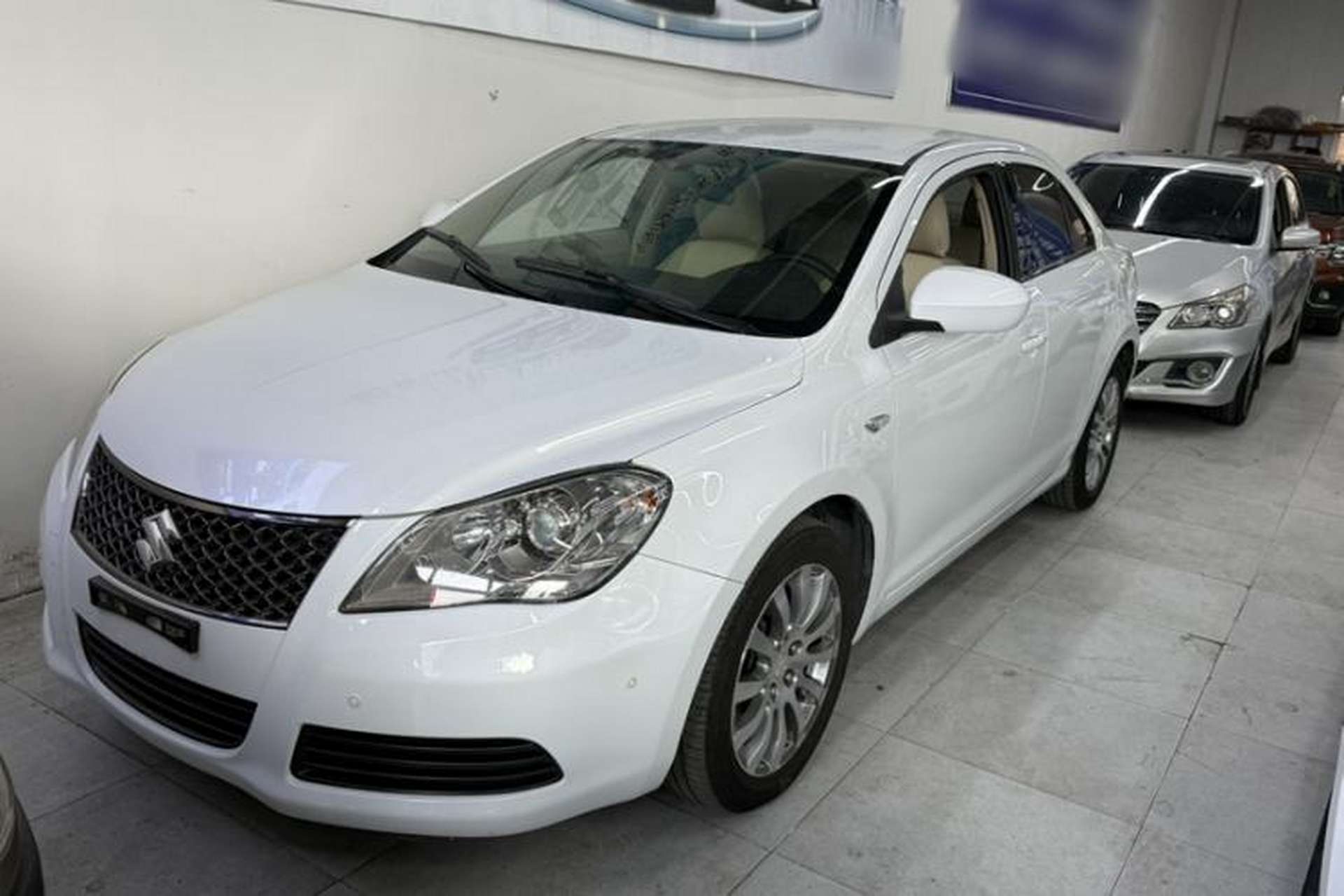 Used Suzuki Kizashi 2011 2.4L Two-Wheel Drive CVT Standard Edition Front Left 45 Deg