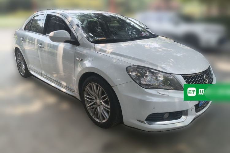 Used Suzuki Kizashi 2011 2.4L Two-Wheel Drive Sport with Navigation Front Right 45 Deg