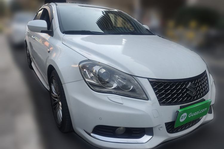 Used Suzuki Kizashi 2011 2.4L Two-Wheel Drive Luxury Navigation Edition Front Right 45 Deg