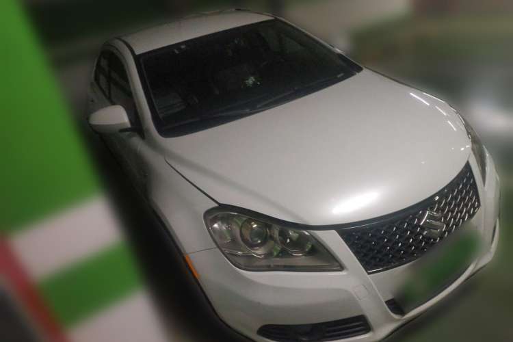 Used Suzuki Kizashi 2011 2.4L Two-Wheel Drive Manual Standard Edition Front Right 45 Deg