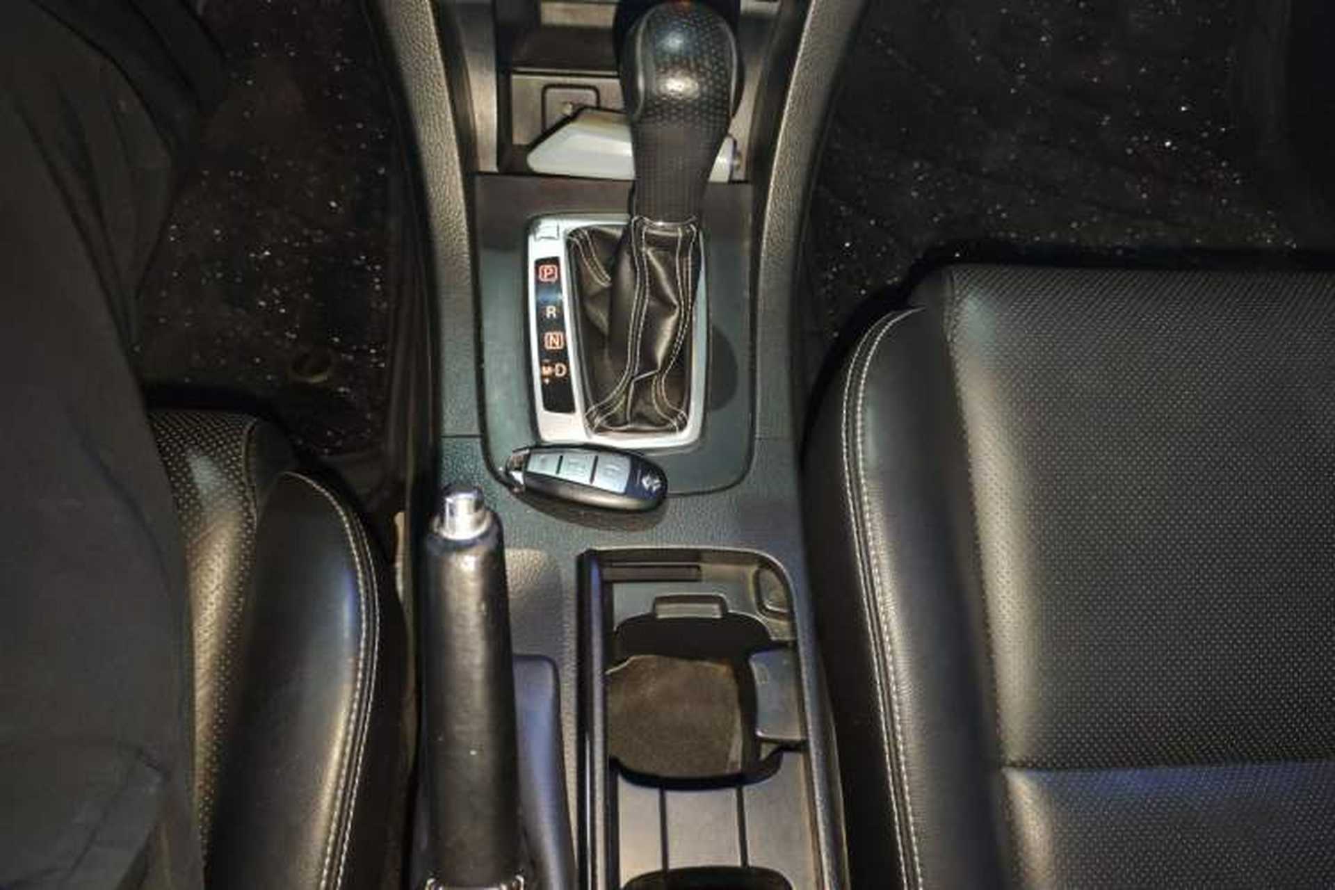 Used Suzuki Kizashi 2011 2.4L Two-Wheel Drive CVT Standard Edition Gear Lever