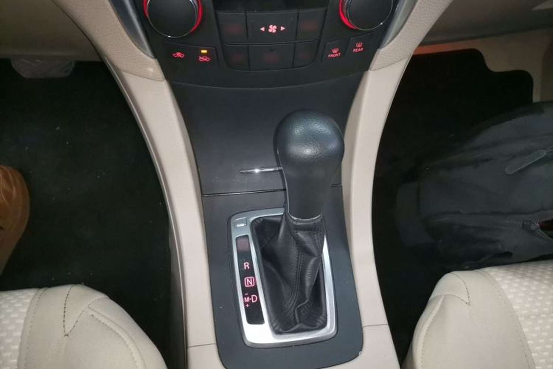 Used Suzuki Kizashi 2011 2.4L Two-Wheel Drive CVT Standard Edition Gear Lever