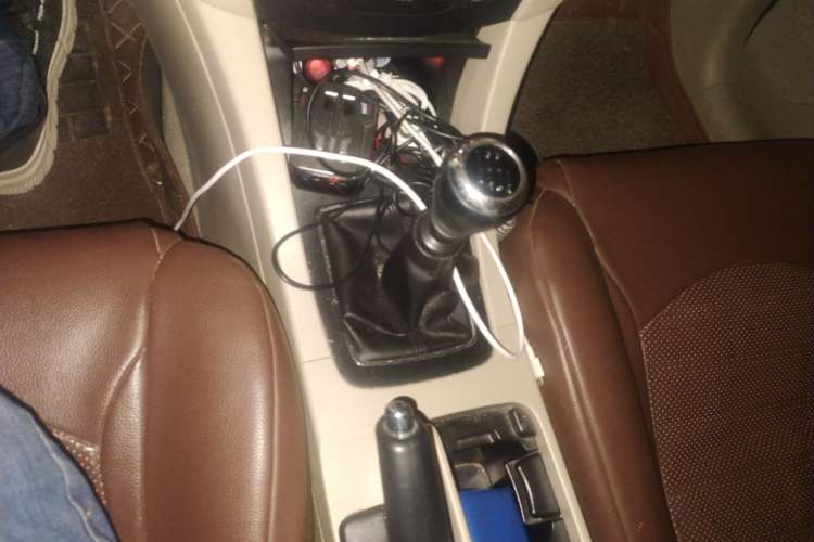 Used Suzuki Kizashi 2011 2.4L Two-Wheel Drive Manual Standard Edition Gear Lever