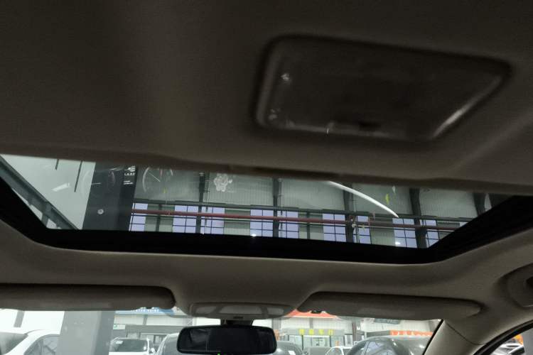 Used Suzuki Kizashi 2011 2.4L Two-Wheel Drive CVT Standard Edition Headliner