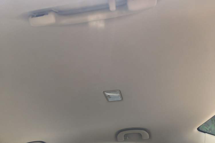 Used Suzuki Kizashi 2011 2.4L Two-Wheel Drive Manual Standard Edition Headliner