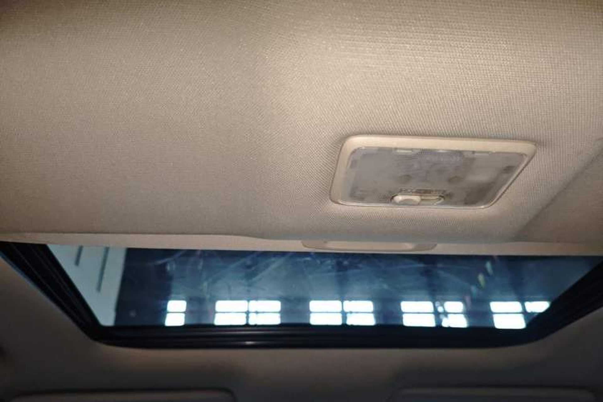 Used Suzuki Kizashi 2011 2.4L Two-Wheel Drive Luxury Navigation Edition Headliner