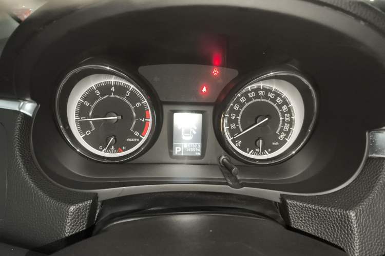 Used Suzuki Kizashi 2011 2.4L Two-Wheel Drive CVT Standard Edition Instrument Cluster