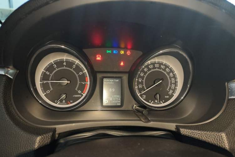 Used Suzuki Kizashi 2011 2.4L Two-Wheel Drive CVT Standard Edition Instrument Cluster