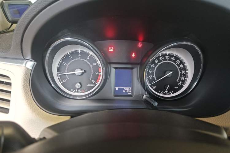 Used Suzuki Kizashi 2011 2.4L Two-Wheel Drive Manual Standard Edition Instrument Cluster