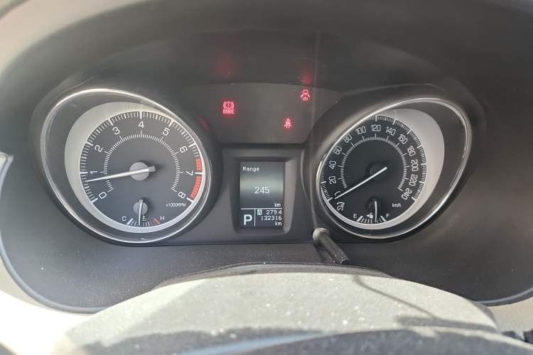 Used Suzuki Kizashi 2011 2.4L Two-Wheel Drive CVT Standard Edition Instrument Cluster