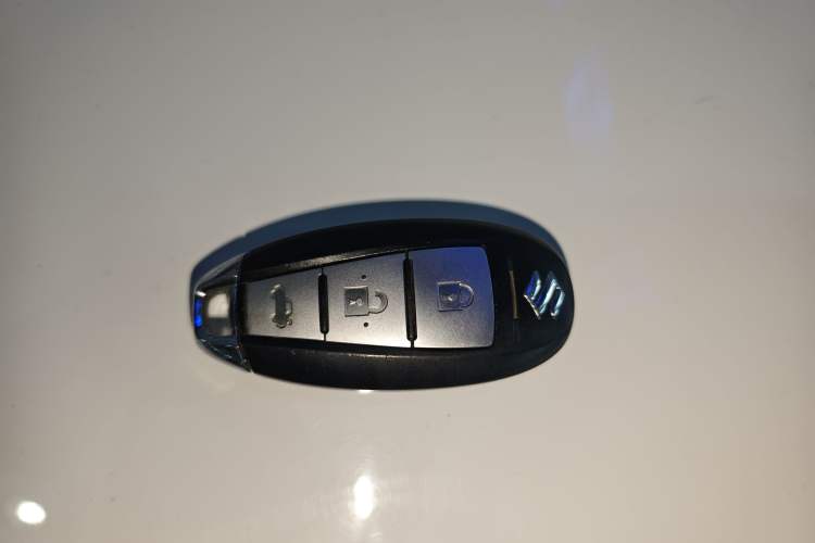 Used Suzuki Kizashi 2011 2.4L Two-Wheel Drive CVT Standard Edition Interior 1
