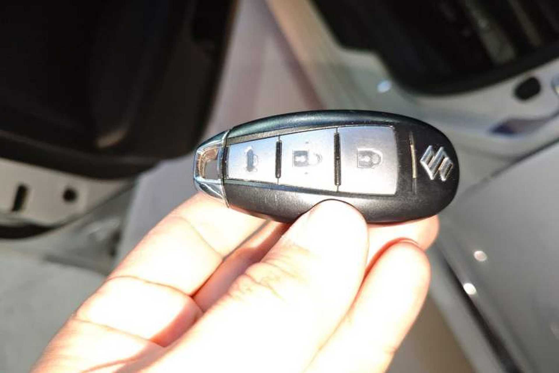 Used Suzuki Kizashi 2011 2.4L Two-Wheel Drive Luxury Navigation Edition Interior 1
