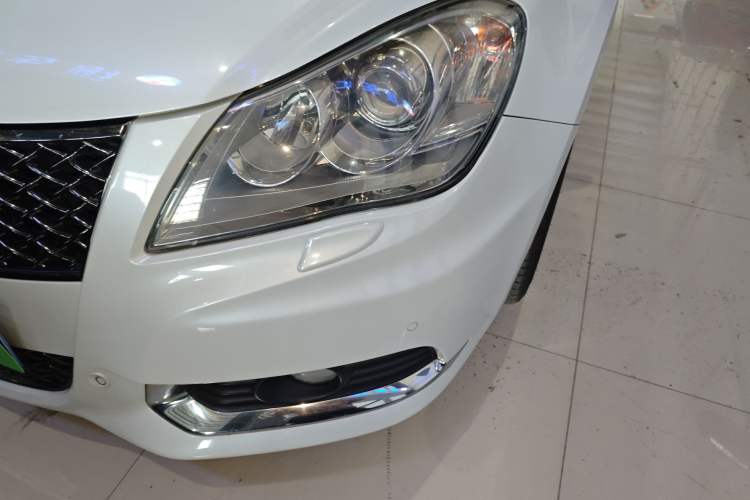 Used Suzuki Kizashi 2011 2.4L Two-Wheel Drive CVT Standard Edition Left Front Headlight