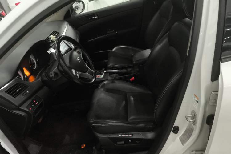 Used Suzuki Kizashi 2011 2.4L Two-Wheel Drive CVT Standard Edition Left Front Seat